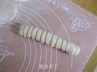 Black Sesame Caterpillar Bread recipe