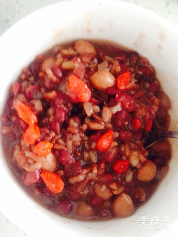 Chinese Wolfberry, Red Beans, Red Rice and Peanut Porridge recipe