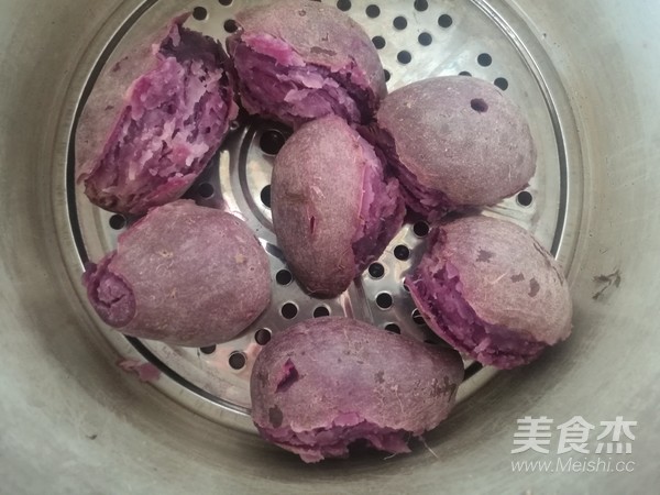 Roasted Purple Sweet Potato Coconut Mooncake recipe