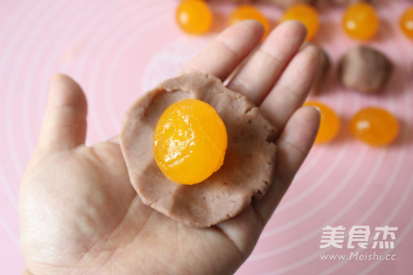 Mooncake with Lotus Seed Paste and Egg Yolk recipe