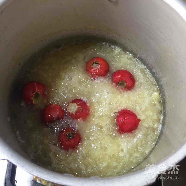 Hawthorn and Tremella Soup recipe