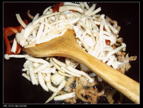 Stir-fried Shredded Pork with Seafood and Mushroom recipe