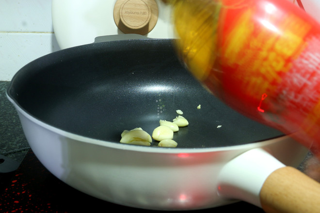 Stir-fried Sausage with Garlic Stalks recipe