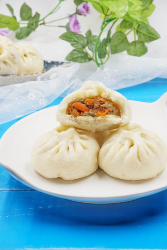 Beef and Carrot Stuffed Buns recipe