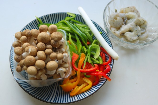 Stir-fried Shrimp with Seafood Mushroom recipe