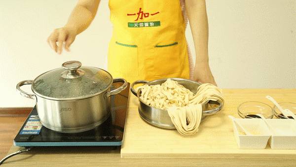 Learn The "oil-spattered Noodles" Trick to Taste The Delicacy of Shaanxi recipe