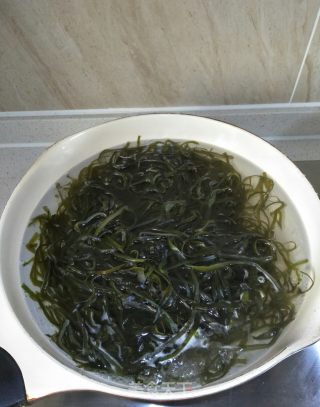 Colored Peppers Mixed with Kelp recipe