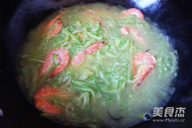 Prawn and Radish Soup recipe