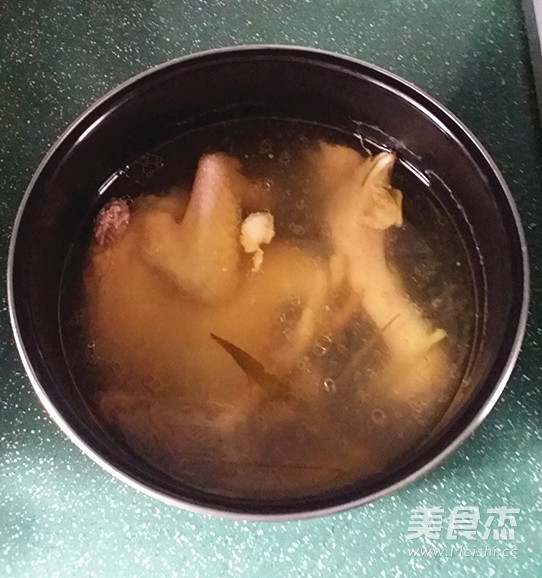 Stewed Chicken Soup with Fungus recipe