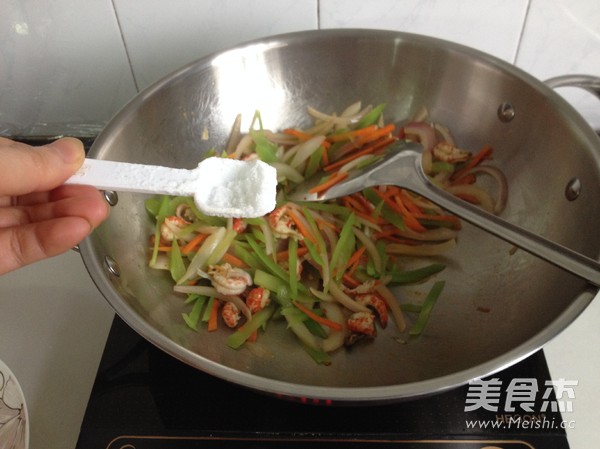 Stir-fried Crayfish with Seasonal Vegetables recipe