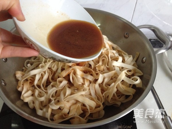 Braised Noodles with Beans and Potatoes recipe