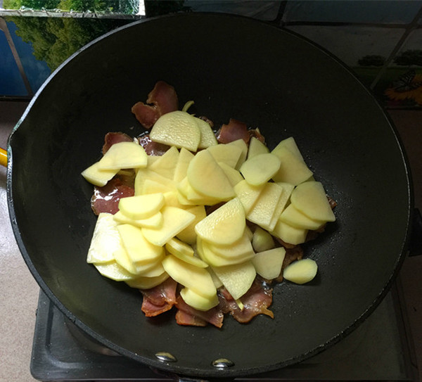 Fried Potato Chips with Bacon recipe