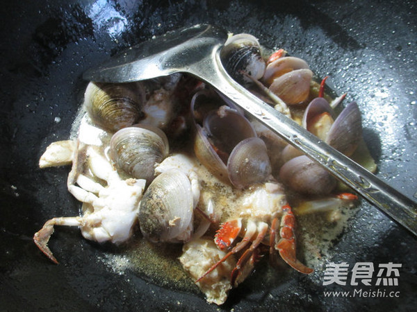 Round Clams Boiled Crab recipe