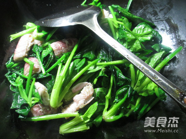 Fried Mantis Shrimp with Spinach recipe