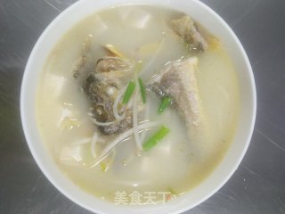 Yellow Croaker Tofu Soup recipe