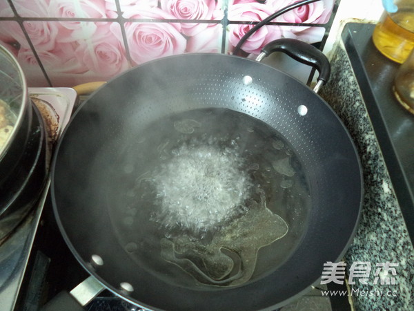 Stir-fried Bean Curd with Garland Chrysanthemum recipe