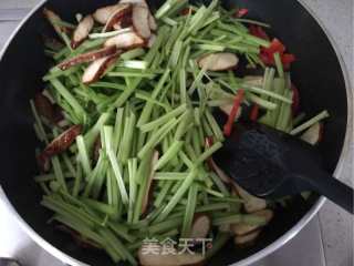 Stir-fried Home-cooked Celery recipe