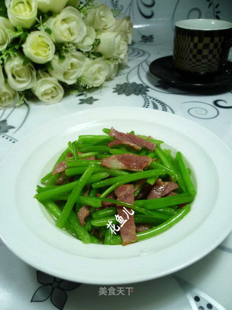 Stir-fried Chrysanthemum Stem with Bacon recipe