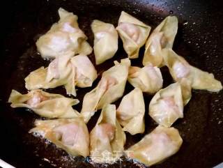 Fried Wonton with Different Egg Crust recipe
