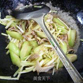 Stir-fried Loofah with Leek Sprouts and Pork Belly recipe