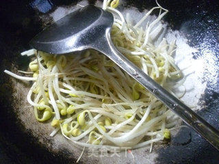 Stir-fried Soybean Sprouts with Garlic and Soy Protein recipe