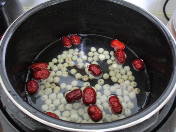 Lotus Seed, Red Date and Lily Soup recipe