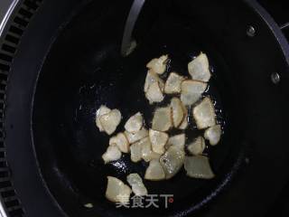 Stir-fried Garlic Leaves with Bacon recipe