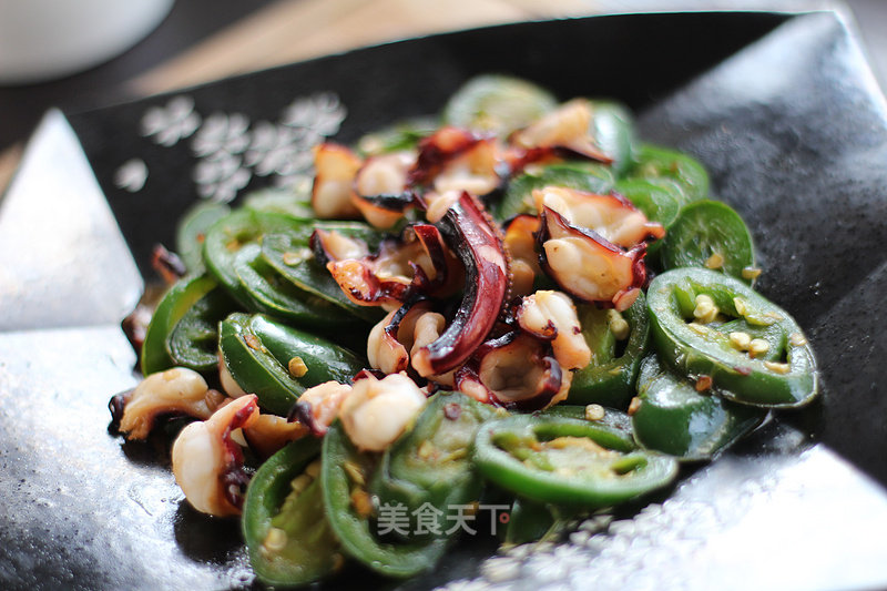 Stir-fried Octopus Slices with Black Pepper recipe