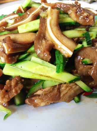 Pork Ears Mixed with Cucumber Shreds recipe