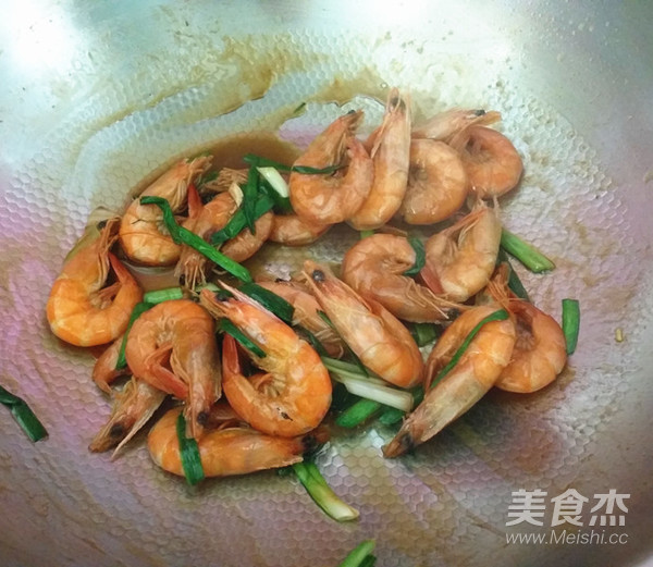 Stir-fried Sweet and Sour Shrimp with Green Garlic recipe
