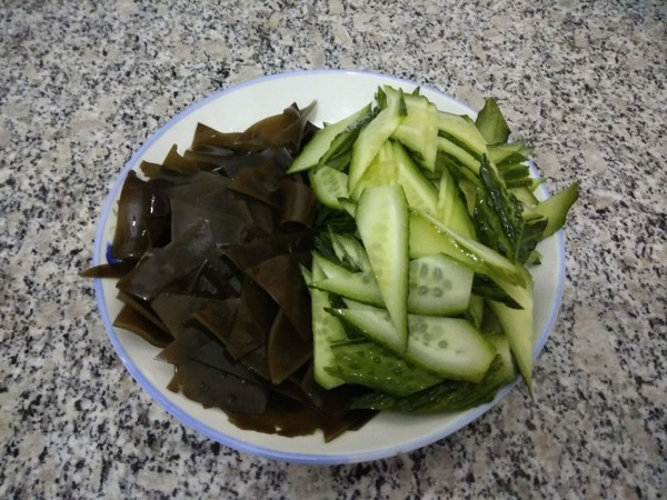 Cucumber Seaweed Soup Dinner recipe