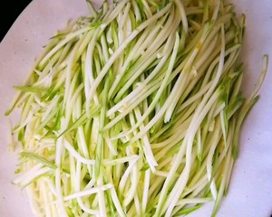 Crispy and Refreshing Zucchini Salad recipe