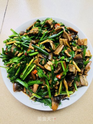 Stir-fried Chinese Chives with Sliced Rice Eel recipe