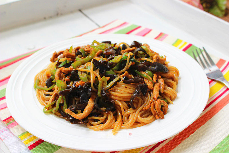 Stir-fried Rice Noodles with Green Pepper and Pork recipe