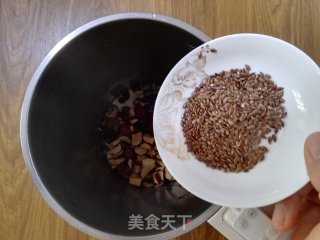 Flaxseed and Red Date Soy Milk recipe