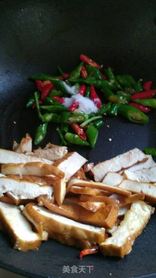 Stir-fried Celery with Fragrant Dried Seeds recipe