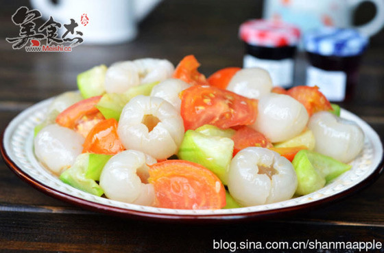 Stir-fried Loofah with Lychee recipe