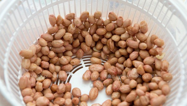 Salt-baked Pepper Fragrant Peanuts recipe