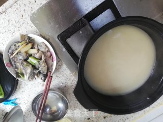 Crucian Carp and Mushroom Tofu Soup recipe