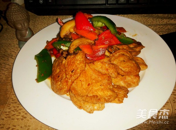 Fried Chicken Breast Slices with Lavender Flower Drink recipe