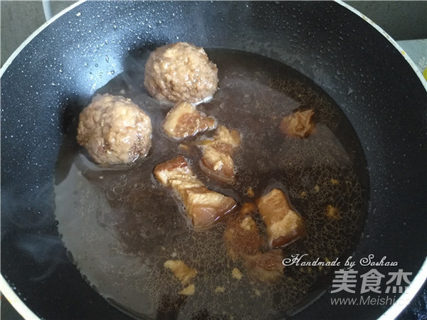 Braised Pork Lion Head Noodle Soup recipe