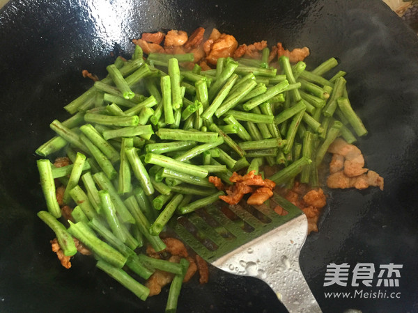 Braised Noodles with Beans recipe