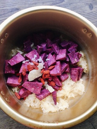 Purple Sweet Potato Lily Tremella Soup recipe