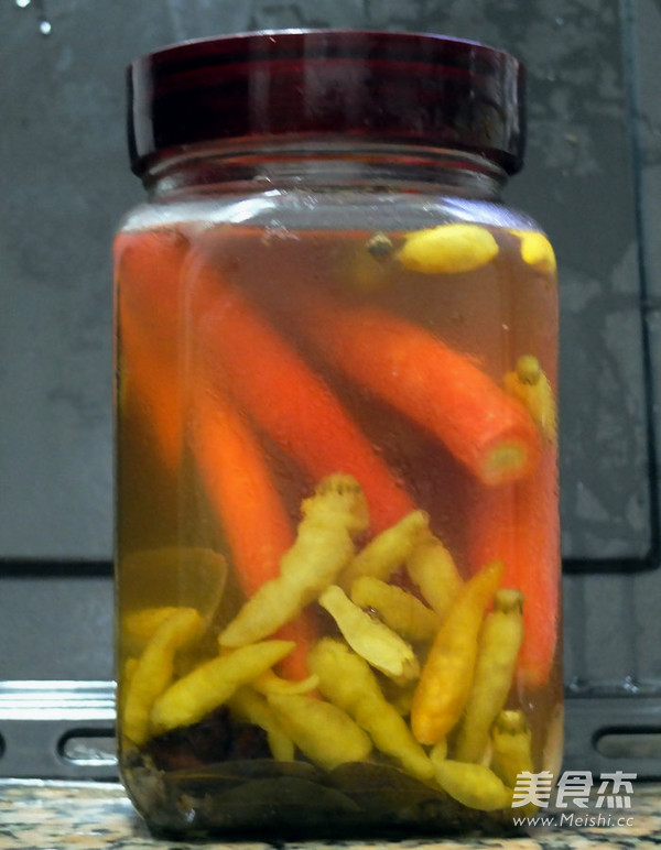 Pickled Pepper Finger Carrots recipe