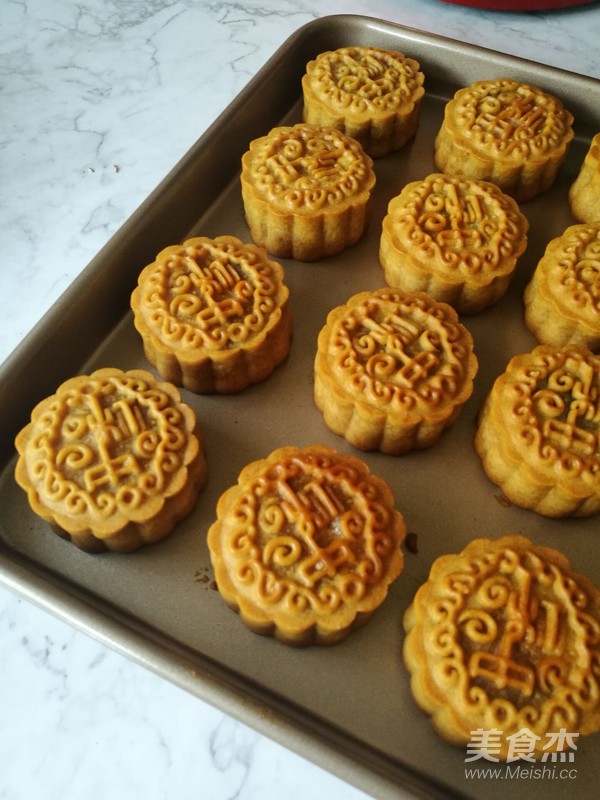 Cantonese Bean Paste Egg Yolk Mooncake recipe