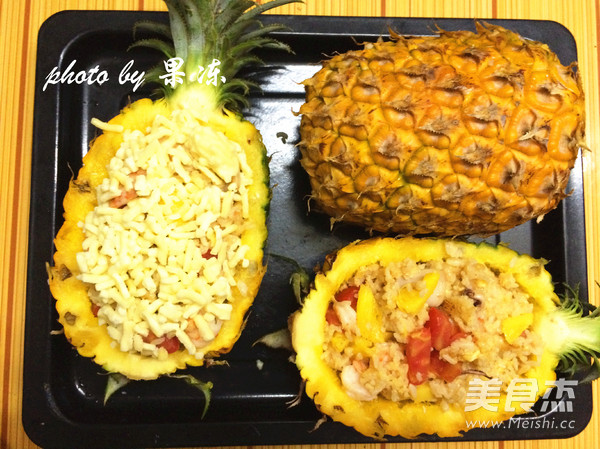 Baked Seafood Rice with Pineapple recipe