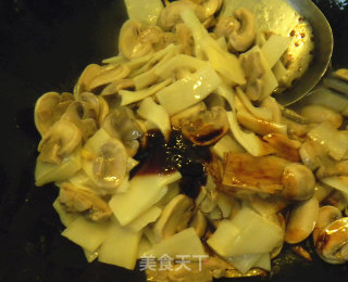 Stewed Bamboo Shoots with Tricholoma recipe