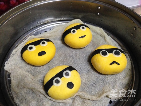 Little Yellow Man Lotus Paste Bun recipe