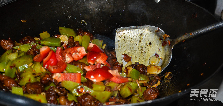 Mother's Multi-course Version of Dry Pot Fat Intestines recipe