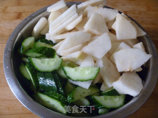 [clearing Heat and Removing Fire, Beautifying and Beautifying Vegetable Juice]---cucumber and Pear Vegetable Juice recipe